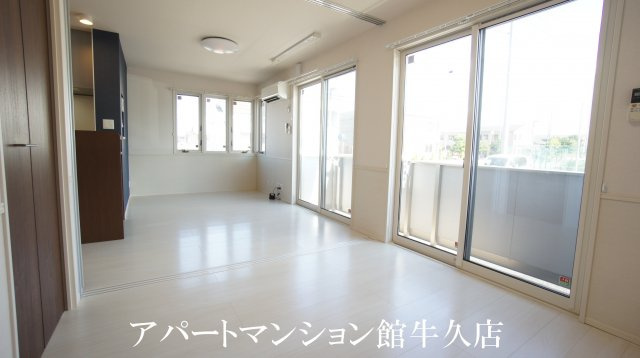 エルクルーズの居間・リビング