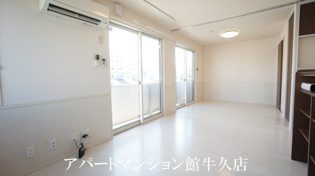 エルクルーズの居間・リビング