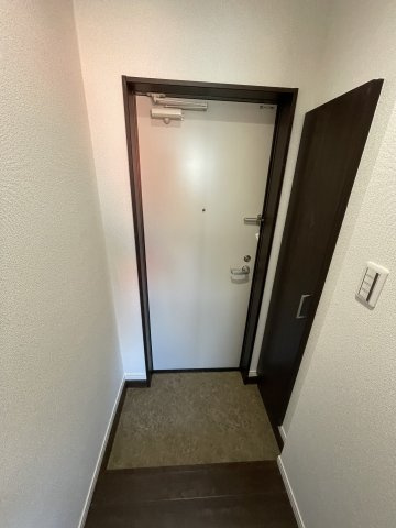 ベイルーム県立大学Ⅱの玄関|きれいな玄関です