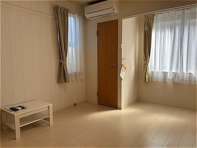 クレイノパレス　カネセイの居間・リビング|こちらの居間で趣味の時間をお楽しみください