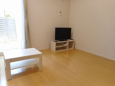 クレイノＣＯＬＺＡの居間・リビング|ゆったり過ごせる居間です
