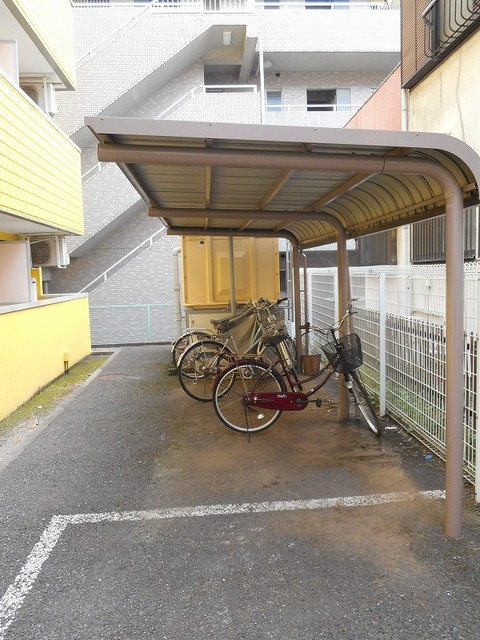 カサ　エルマノスのその他共用部分|屋根付き駐輪場