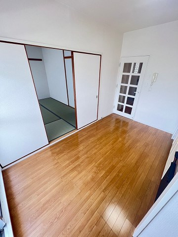 尼崎市大庄西町４丁目の賃貸マンションの居間・リビング
