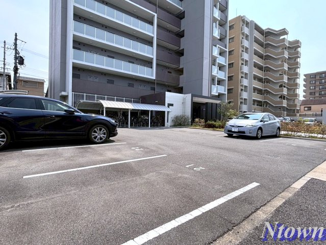 【駐車場】 | グランメゾン黒川 | 駐車場があるので、車を買う予定の方も安心です