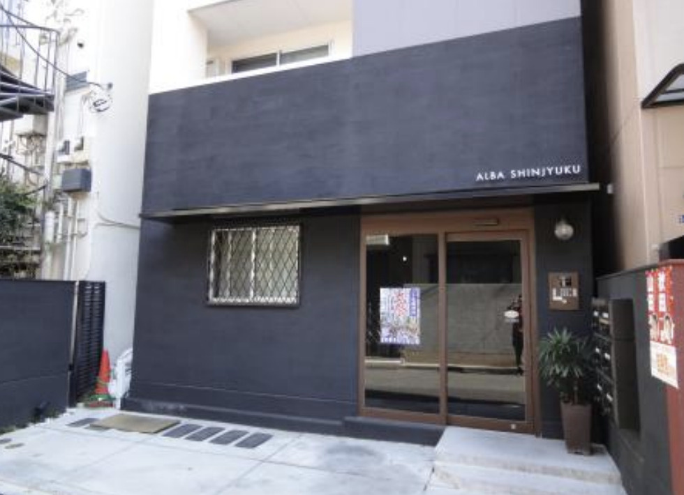 アルバ新宿のエントランス