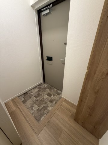 メゾンフラワーの玄関