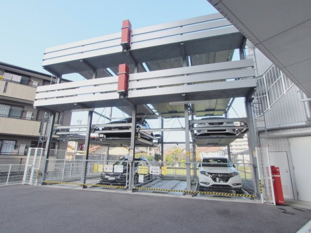 サニーロード大町駅前の駐車場