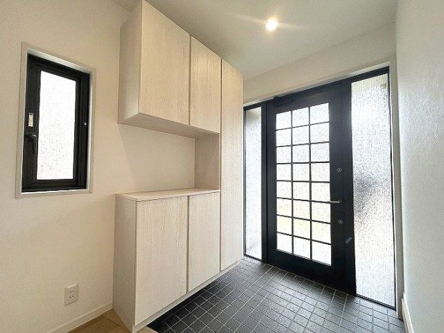 緑区兵庫一丁目　売戸建の玄関|おしゃれで温かみのあるデザインの玄関。 
