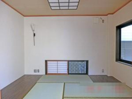 「天窓・屋上テラス付」高知市一宮中町2丁目　中古一戸建ての和室|畳の香りに癒されるマルチに使える和室。