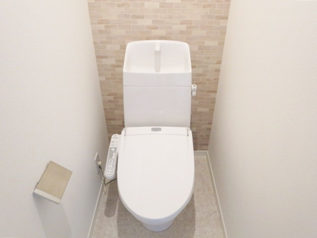 GRANT HOMES 北赤羽のトイレ|温水洗浄機能付きトイレです