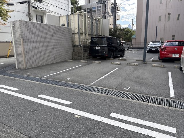 パレーブランシェの駐車場