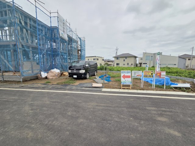 新築　桐生市広沢町4丁目　2号棟の駐車場|現地写真　駐車は建物南側に並列3台可能です！