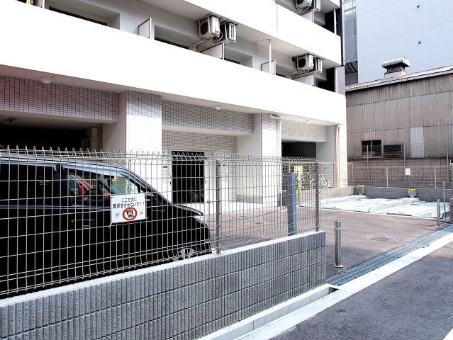 エステムプラザ難波ＷＥＳＴⅡプレディアの駐車場