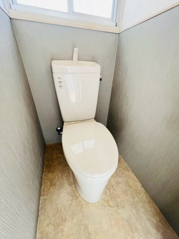 塩屋町9丁目戸建のトイレ