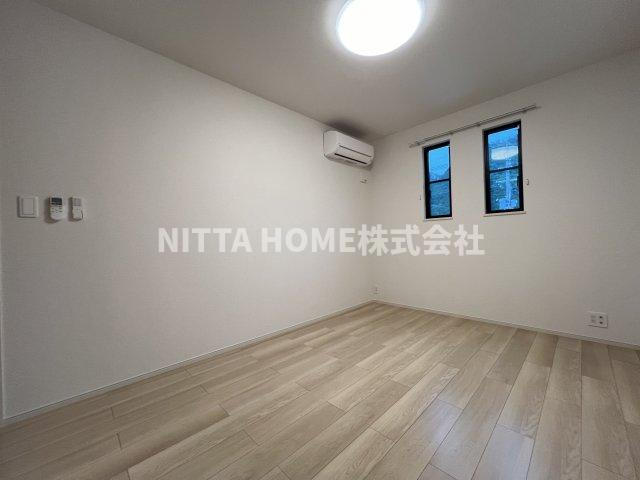 ソルヴェーグⅡの内装|洋室は６．１帖と６．５帖の２部屋あります◇