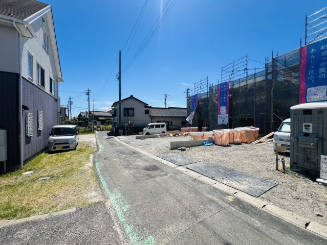 半田市向山町三丁目80番1、80番2の各一部、80番3『仲介手数料無料』新築一戸建て・建売の前面道路含む現地写真