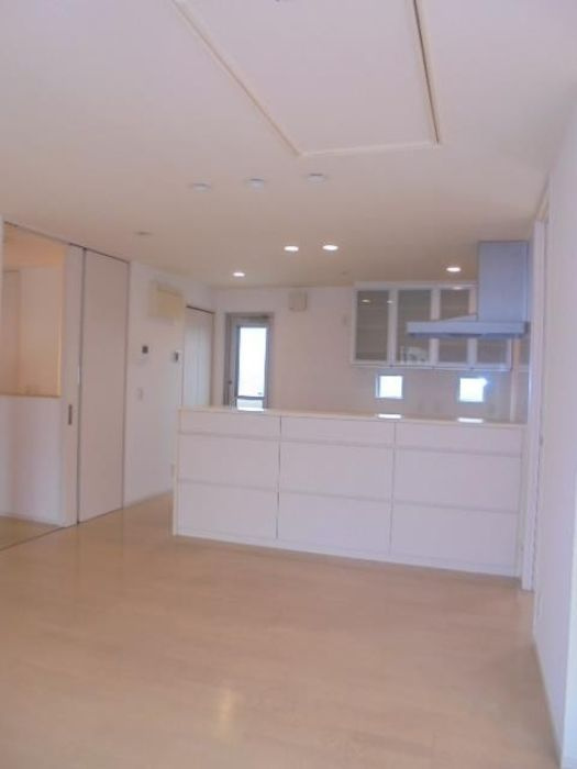 緑ケ丘戸建の居間・リビング