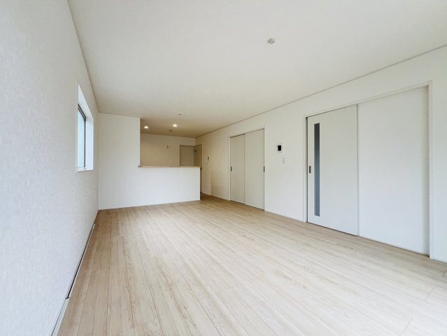 半田市向山町三丁目80番1、80番2の各一部、80番3『仲介手数料無料』新築一戸建て・建売の居間・リビング