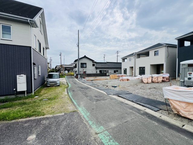 半田市向山町三丁目80番1、80番2の各一部、80番3『仲介手数料無料』新築一戸建て・建売の前面道路含む現地写真