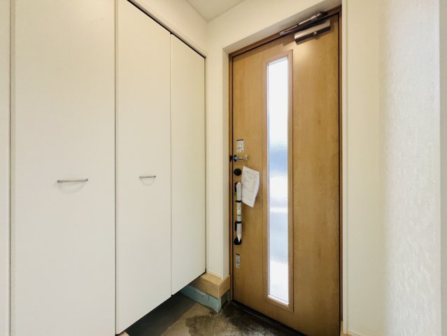 半田市向山町三丁目80番1、80番2の各一部、80番3『仲介手数料無料』新築一戸建て・建売の玄関