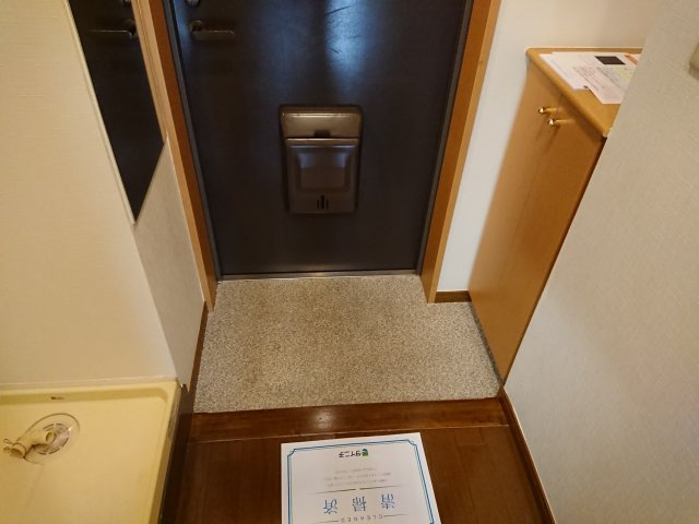 阿部松島マンションの玄関
