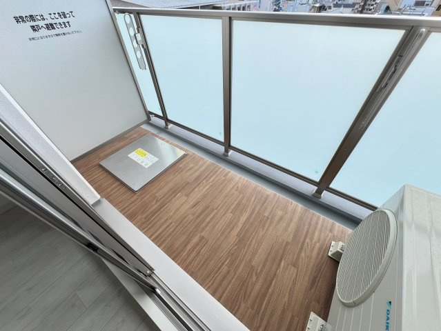 Alivis北梅田のバルコニー