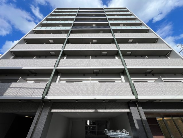 Alivis北梅田の外観