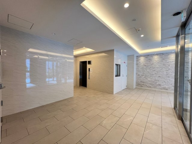 Alivis北梅田のロビー