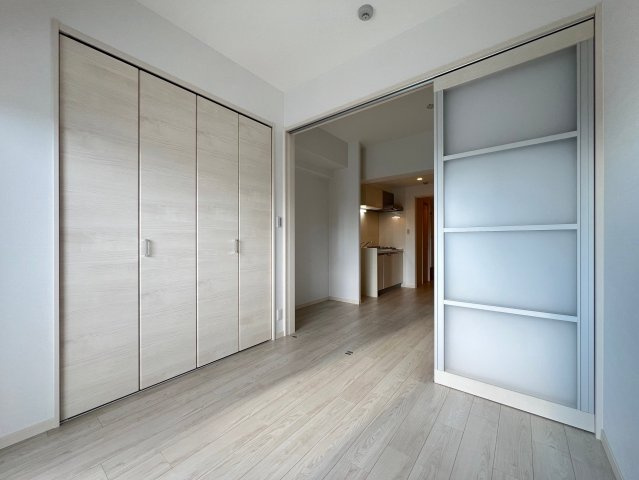 Alivis北梅田の洋室