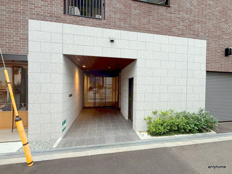 クレアーレ元町　仲介手数料無料のエントランス