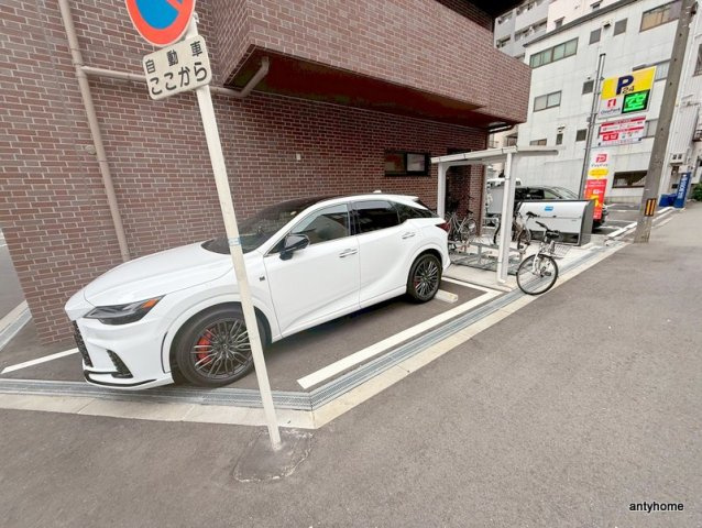クレアーレ元町　仲介手数料無料の駐車場