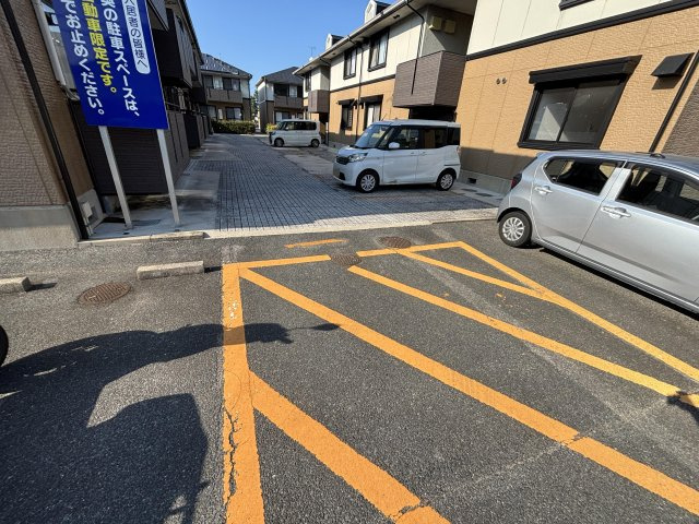 ツインコート八田Ａ棟の駐車場