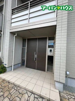 グランドウールＡ棟のエントランス