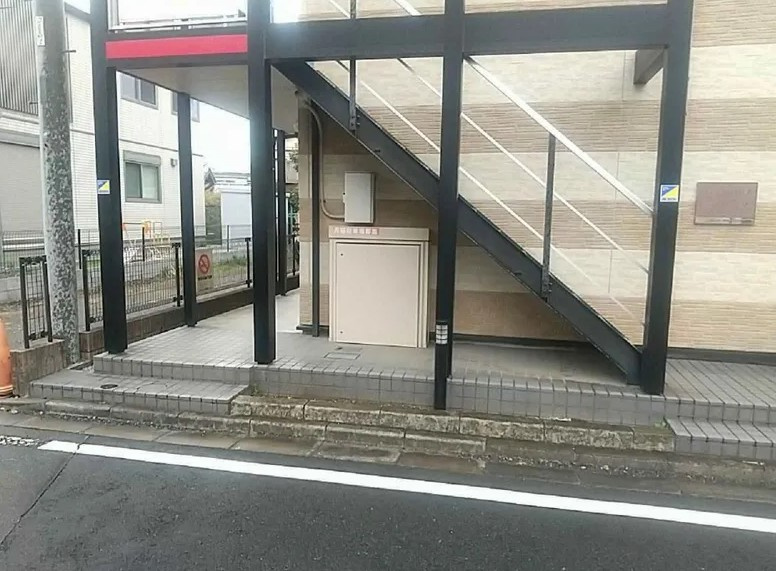 レオパレスMACHIDAのエントランス