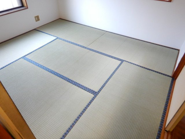 ハイツシンの和室