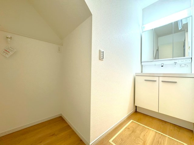 完成物件につき即入居ＯＫ☆全室２面採光で陽当たり良好☆４ＬＤＫ☆伏見区向島立河原町４期の洗面所|洗面・洗濯機置き場