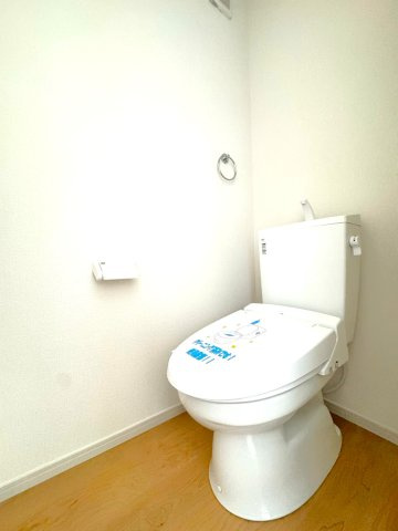 完成物件につき即入居ＯＫ☆全室２面採光で陽当たり良好☆４ＬＤＫ☆伏見区向島立河原町４期のトイレ|トイレ