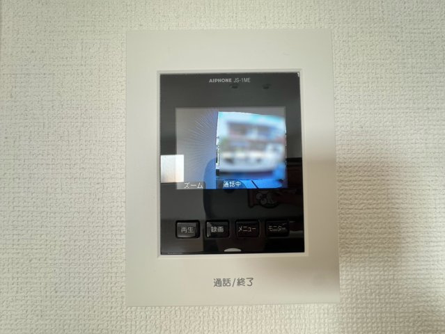 完成物件につき即入居ＯＫ☆全室２面採光で陽当たり良好☆４ＬＤＫ☆伏見区向島立河原町４期の玄関|TVモニター付インターホン