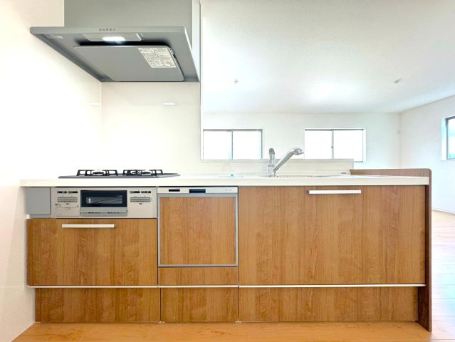 完成物件につき即入居ＯＫ☆全室２面採光で陽当たり良好☆４ＬＤＫ☆伏見区向島立河原町４期のキッチン|キッチン