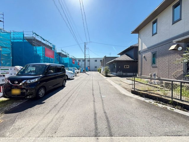 【商談中】タマタウン　瑞穂市十九条　全4区画分譲の前面道路含む現地写真|「現地（2026年10月8日）撮影」　
■前面道路　
■ヤマダ不動産　株式会社リライフ