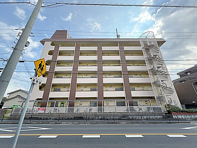 ロイヤルプラザヤマダの外観