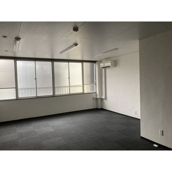 大阪市中央区瓦屋町３丁目の事務所の内装