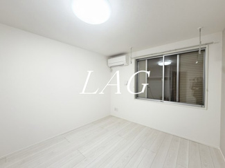 【居間・リビング】 | カインドネス柿生 | 洋室のお部屋です。