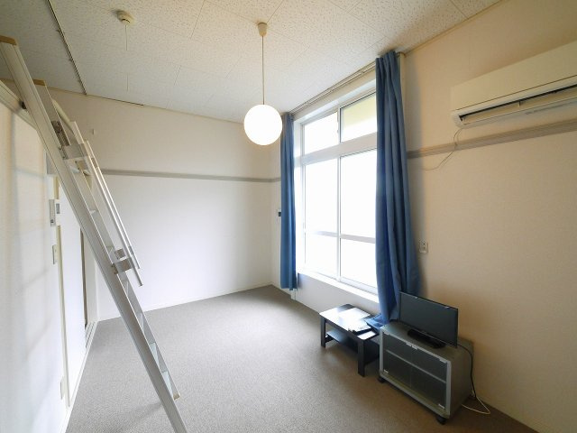 レオパレス相楽台の居間・リビング|こちらの居間で趣味の時間をお楽しみください
