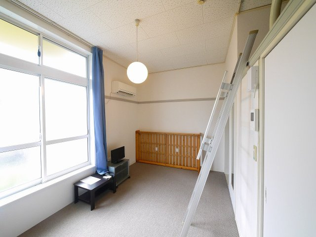 レオパレス相楽台の洋室|ゆったりした洋室です