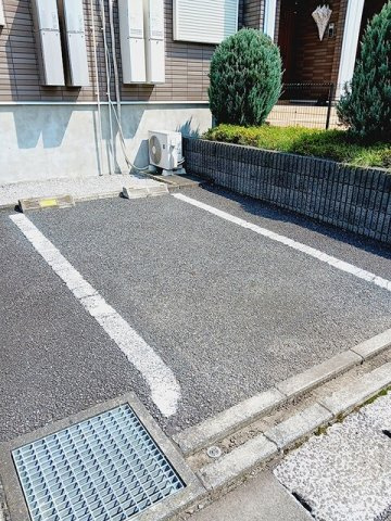 ルックス・ベリターティスの駐車場