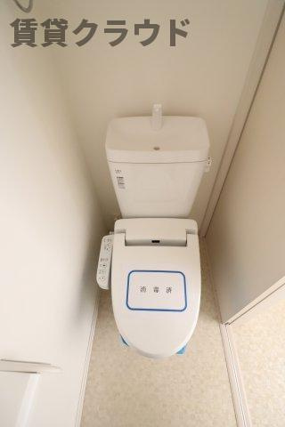 ファミリエールエム本千葉のトイレ|落ち着いた色調のトイレです
