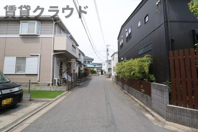 ファミリエールエム本千葉の駐車場