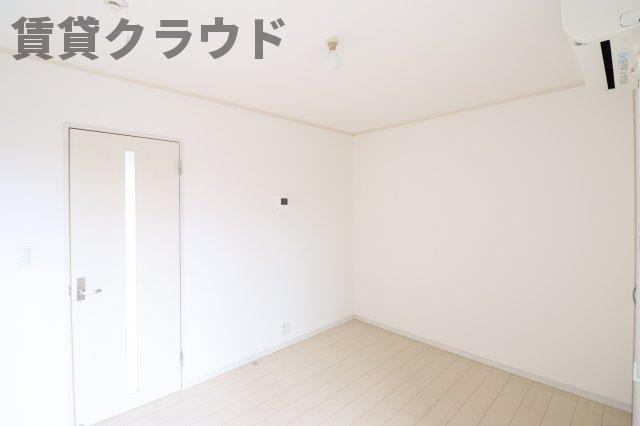 ファミリエールエム本千葉の洋室