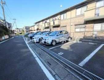 アスティオン朱鷺の駐車場